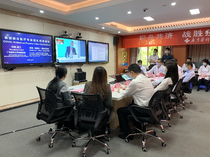 双赢彩票医疗专家与德国莱茵兰-普法尔茨州医生进行视频交流会议.jpg