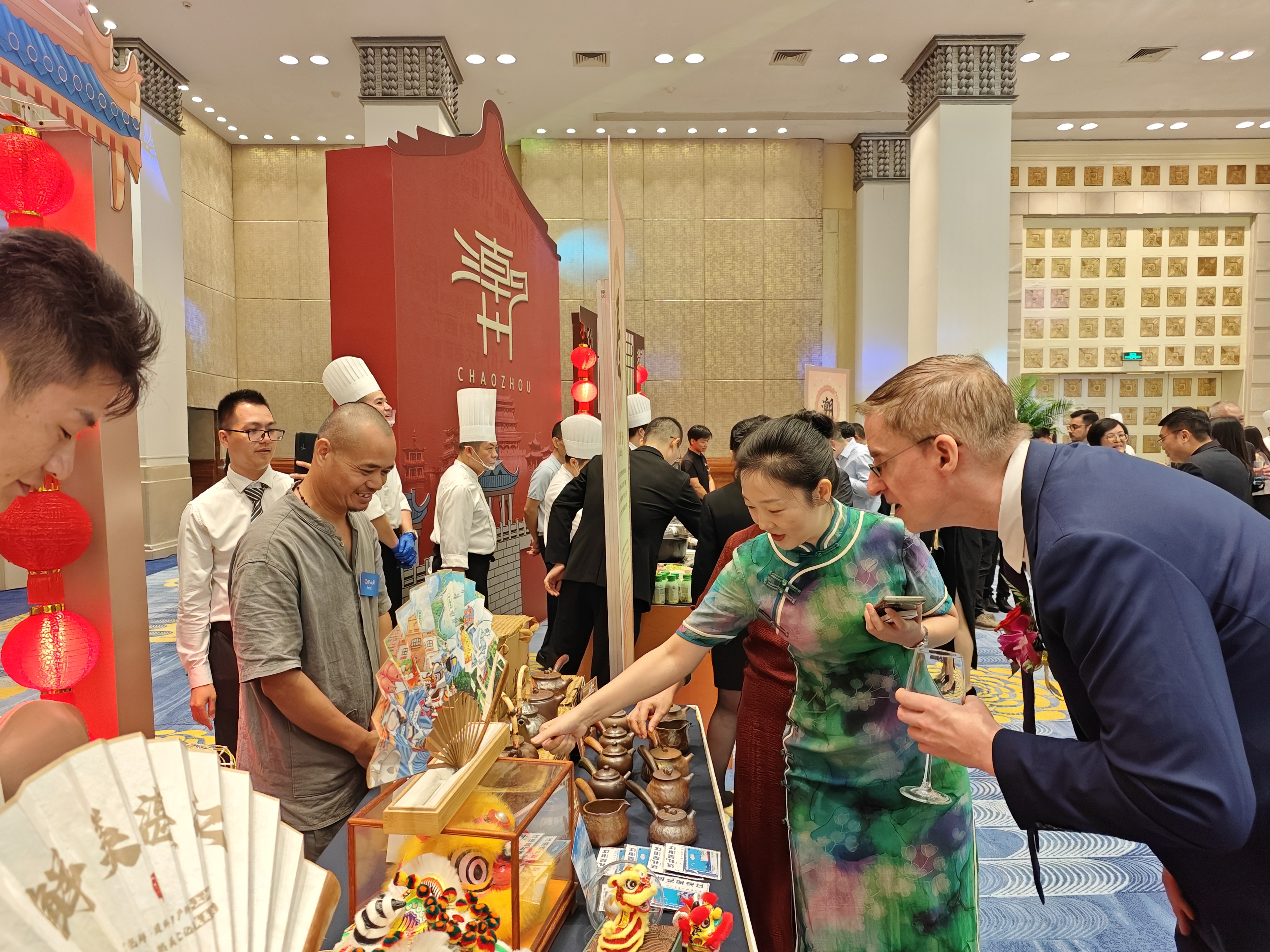 双赢彩票非遗及美食亮相省国庆招待会.doc_2
