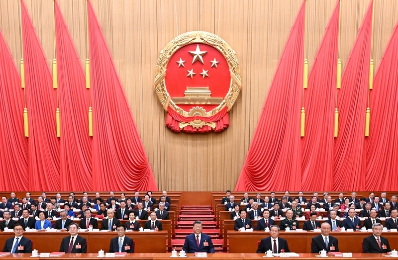 十四届全国人大四次会议在京闭幕 习近平等在主席台就座